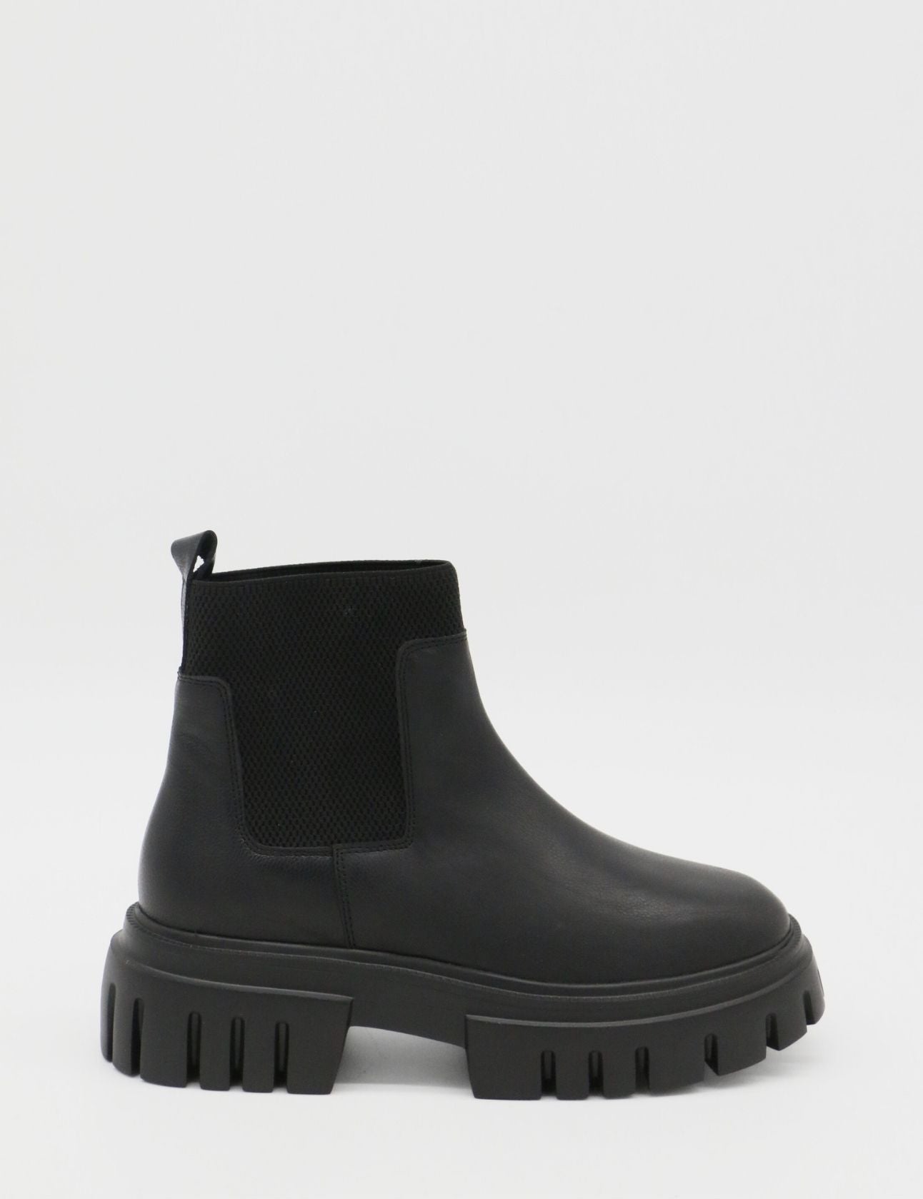 Agora platform chelsea boots in black leather womens shoes