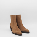 Stivali Scioltezza western chelsea booties in tan suede