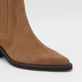 Stivali Scioltezza western chelsea booties in tan suede