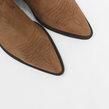 Stivali Scioltezza western chelsea booties in tan suede