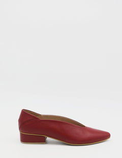 red leather loafer with pointed toe and low heel - Louvre by Stivali New York 