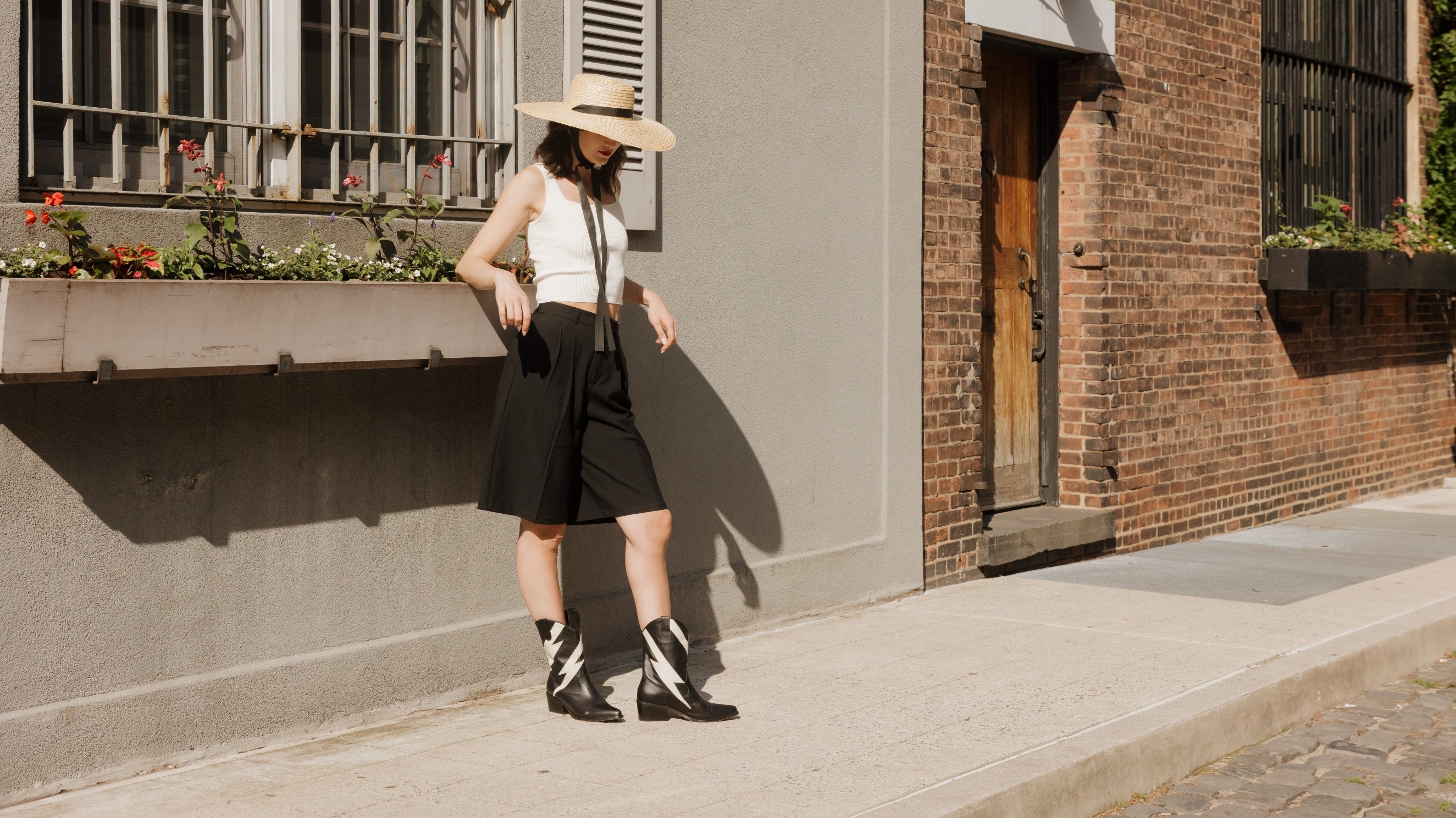 stivali_new_york_idol_western_cowboy_boots_in_black_leather_banner_ss25_vacation_resort_inspired_sny