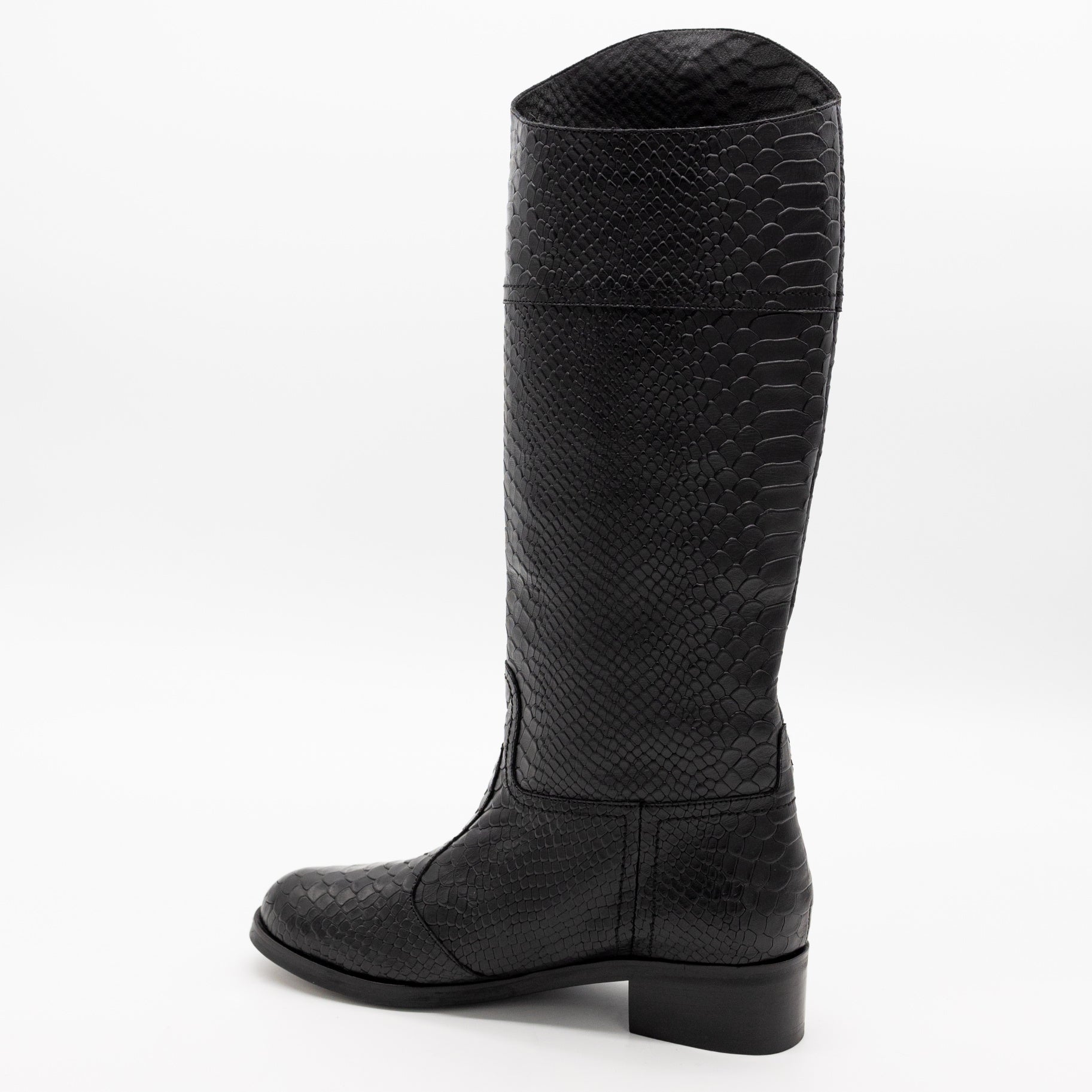 Black Embossed Snakeskin Leather Boot. Stivali New York