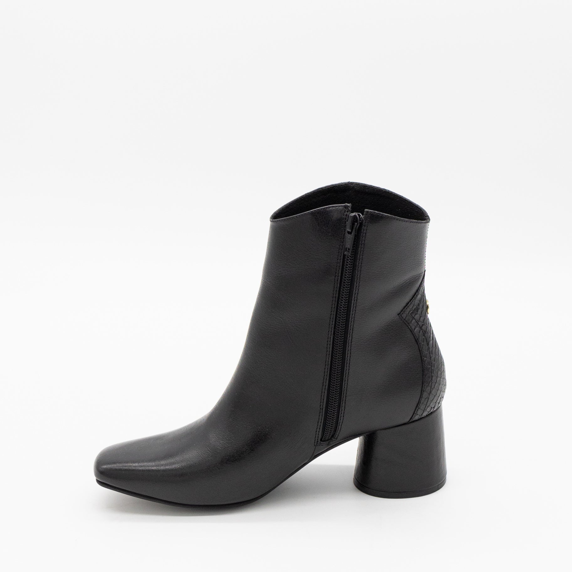 Handcrafted Leather Boots, Black Smooth Leather and Embossed Leather Boot With Heel. Stivali New York